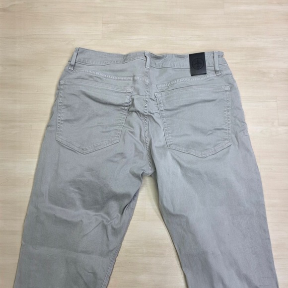 Aviator - Picture 8 of 11